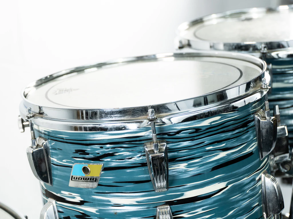 Ludwig 1976 ‘Big Beat / Hollywood’ 4 piece kit in ‘Bowling Ball’ Blue Oyster - Image 4