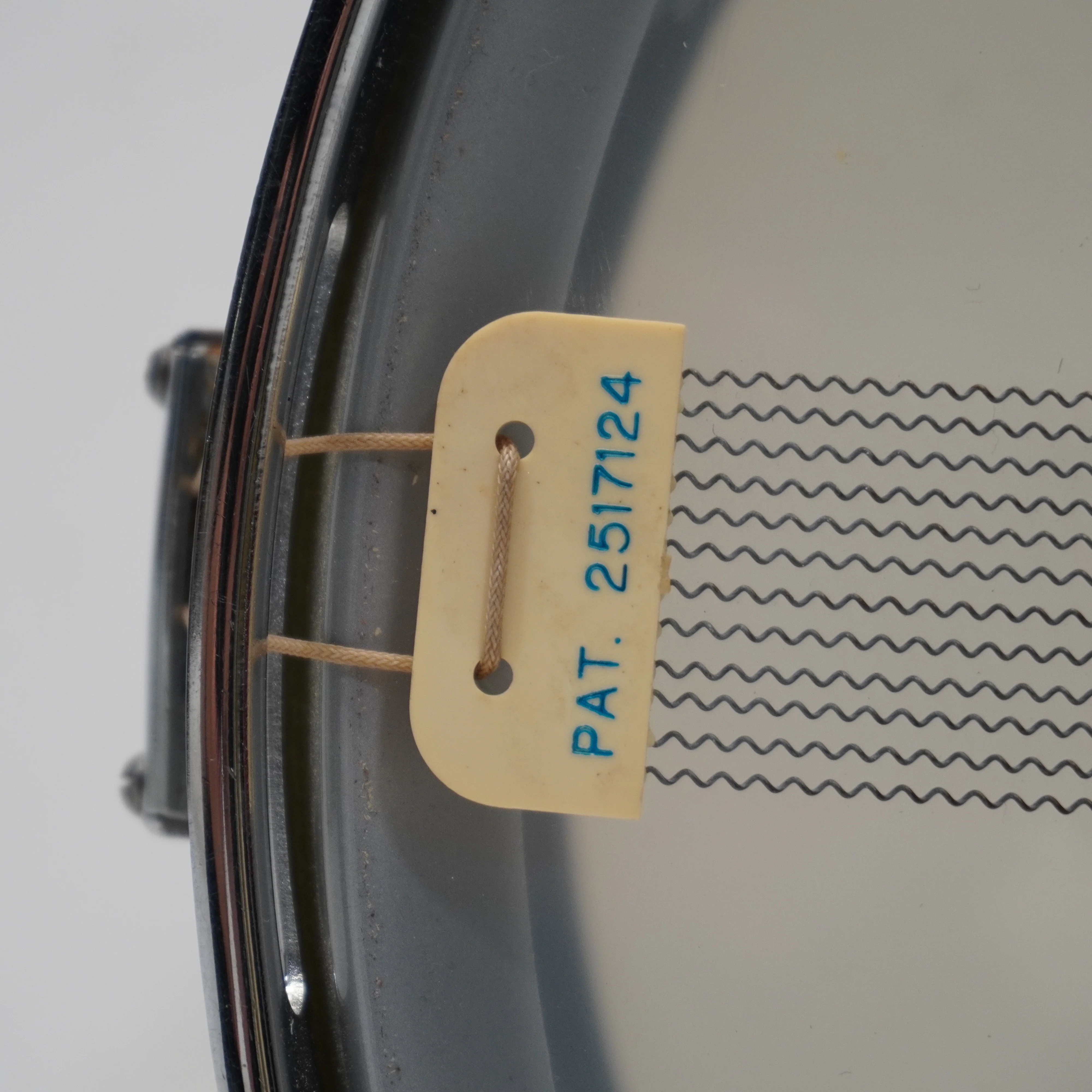 LUDWIG B/O BADGE ACROLITE SNARE DRUM 14" x 5" No. 3076089 - Image 12