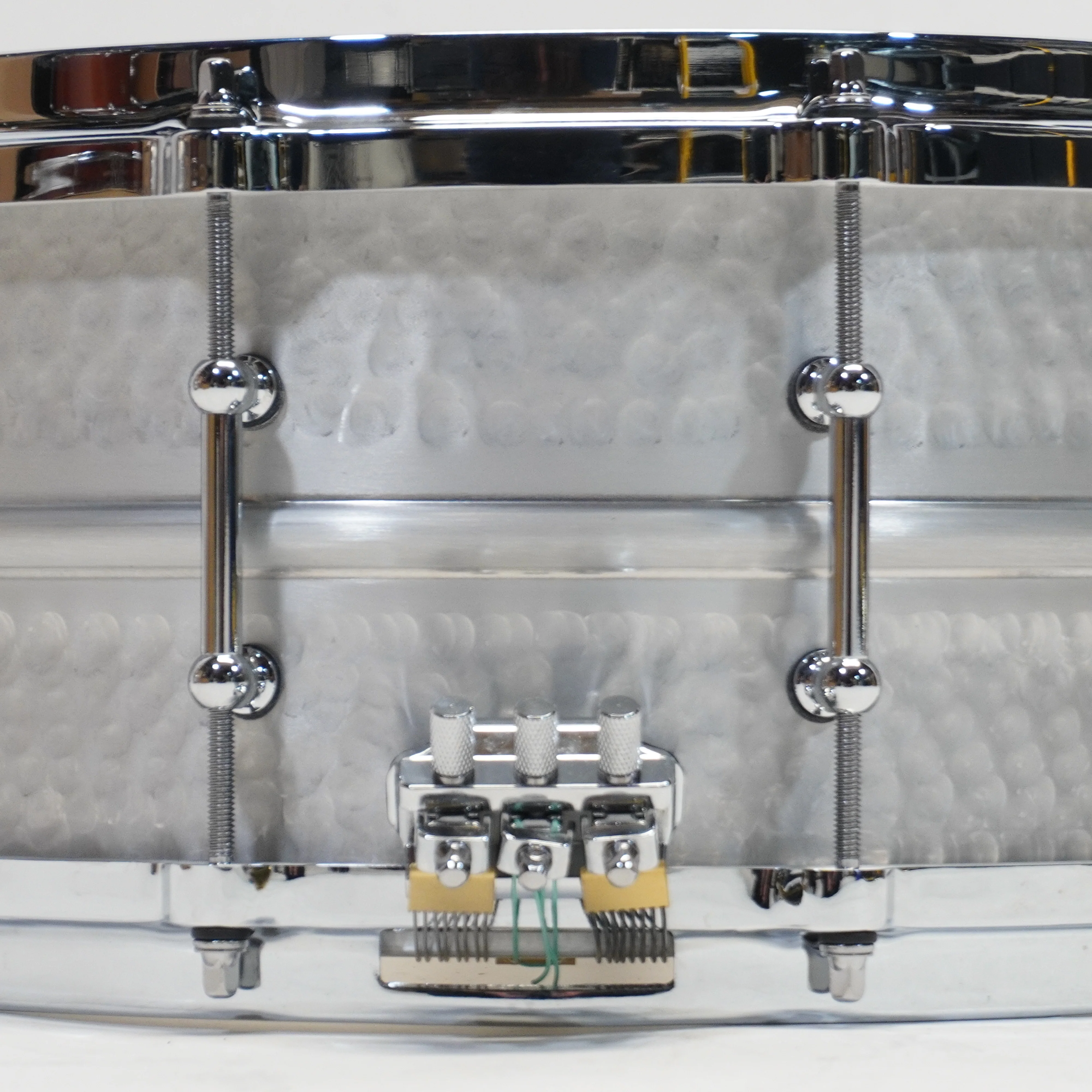 Ludwig Concert 14"x 6.5" Hammered Aluminium Snare Drum - Image 4