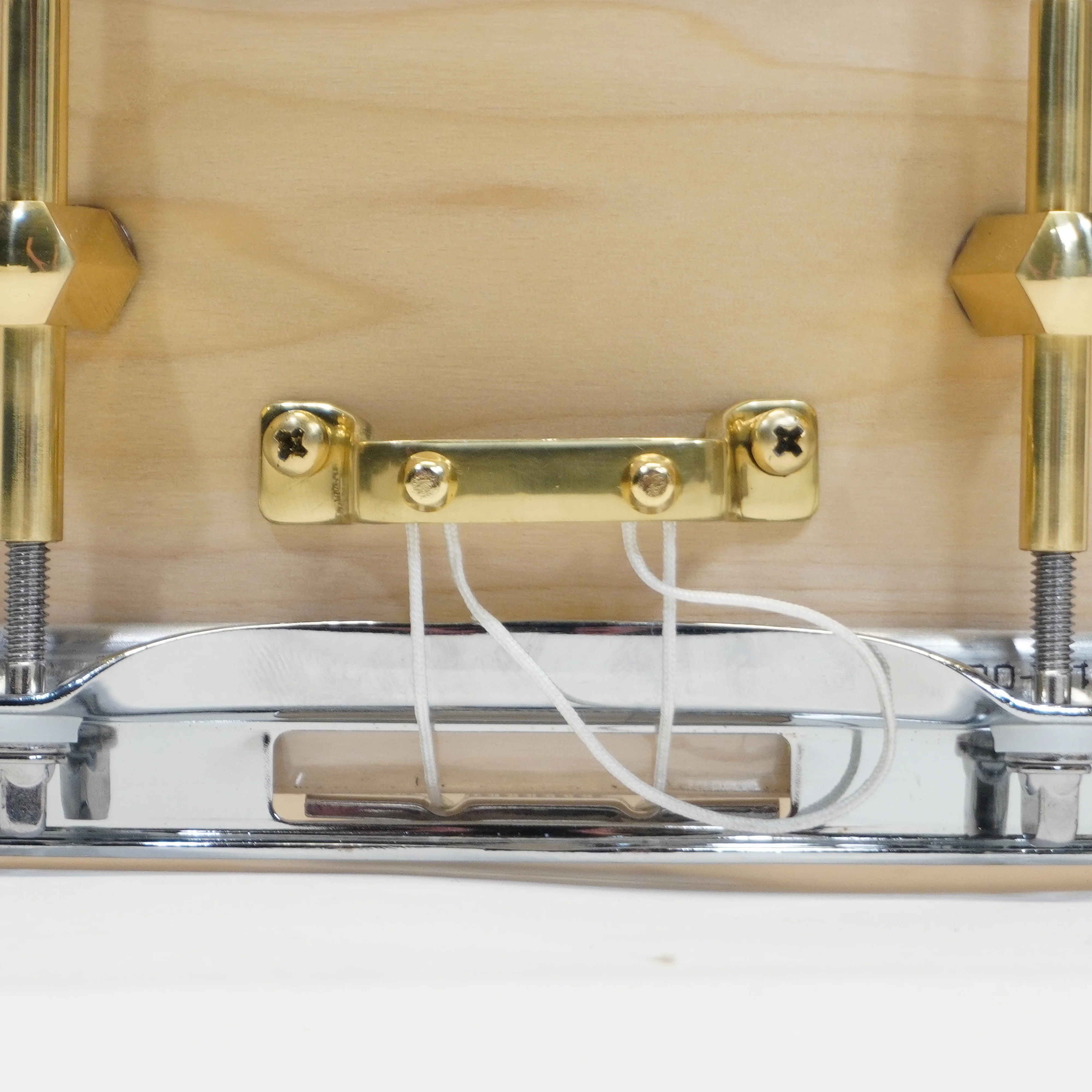 Noble & Cooley Solid Shell Tulip Snare 5X14 - Natural Satin, Brass Hardware, Flanged Chrome Hoops - Image 6