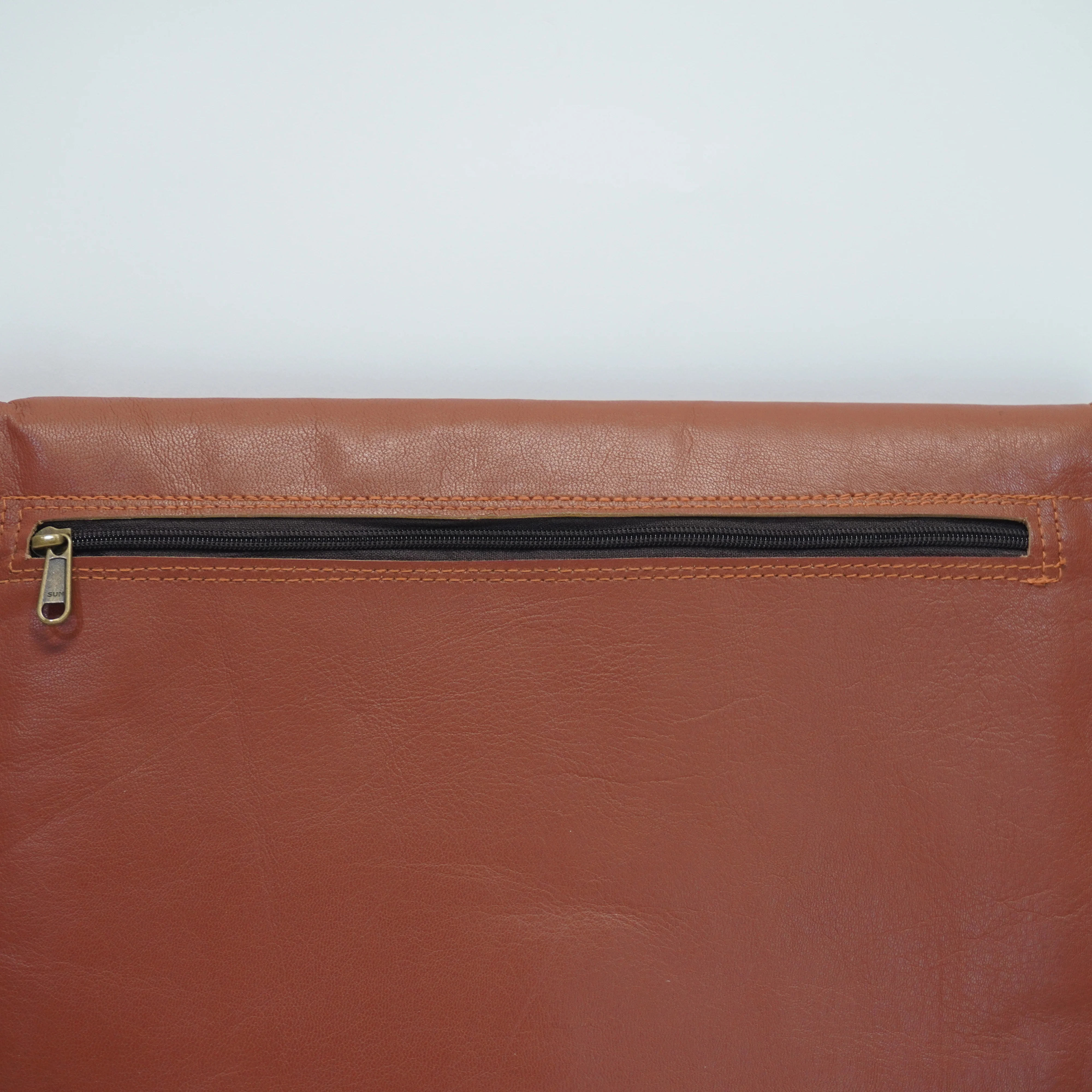 Zyn Leather Laptop Sleeve Full Zipper and Handles  – Sleek. Durable. Timeless.| Rubix Drums - Image 7